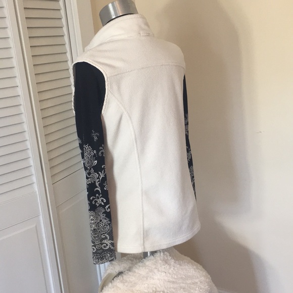 Eddie Bauer Women’s fleece zippered vest. - Picture 3 of 6